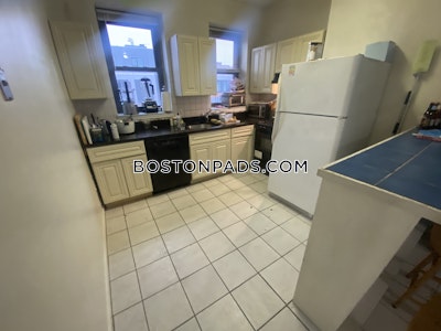 Mission Hill 3 Beds 1 Bath Boston - $4,100