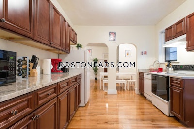 Brookline 5 Bed, 2 Bath Unit  Coolidge Corner - $6,100