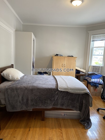 Somerville 3 Beds 1 Bath  West Somerville/ Teele Square - $3,500 No Fee