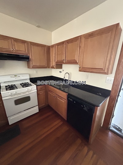 Medford 2 Beds 1 Bath  Tufts - $2,400