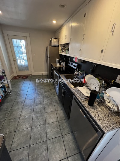 Somerville 4 Beds 1 Bath  Tufts - $4,300