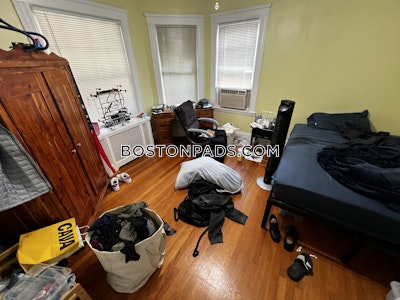 Medford 3 Beds 1 Bath  Tufts - $3,750