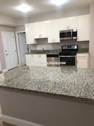 Roxbury Beautiful 4 Beds 1.5 Baths in Roxbury Boston - $3,800 50% Fee