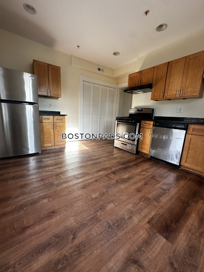 Framingham Apartment for rent 3 Bedrooms 1 Bath - $3,400 No Fee