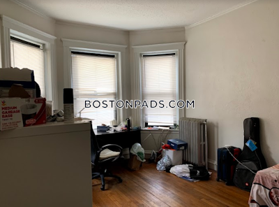 Malden 1 Bed 1 Bath - $2,000