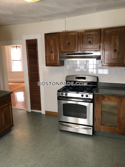 Somerville Spacious unit with hardwood floors, and back deck!  Tufts - $3,250