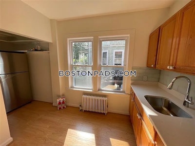 Medford 2 Beds 1 Bath  Tufts - $2,600